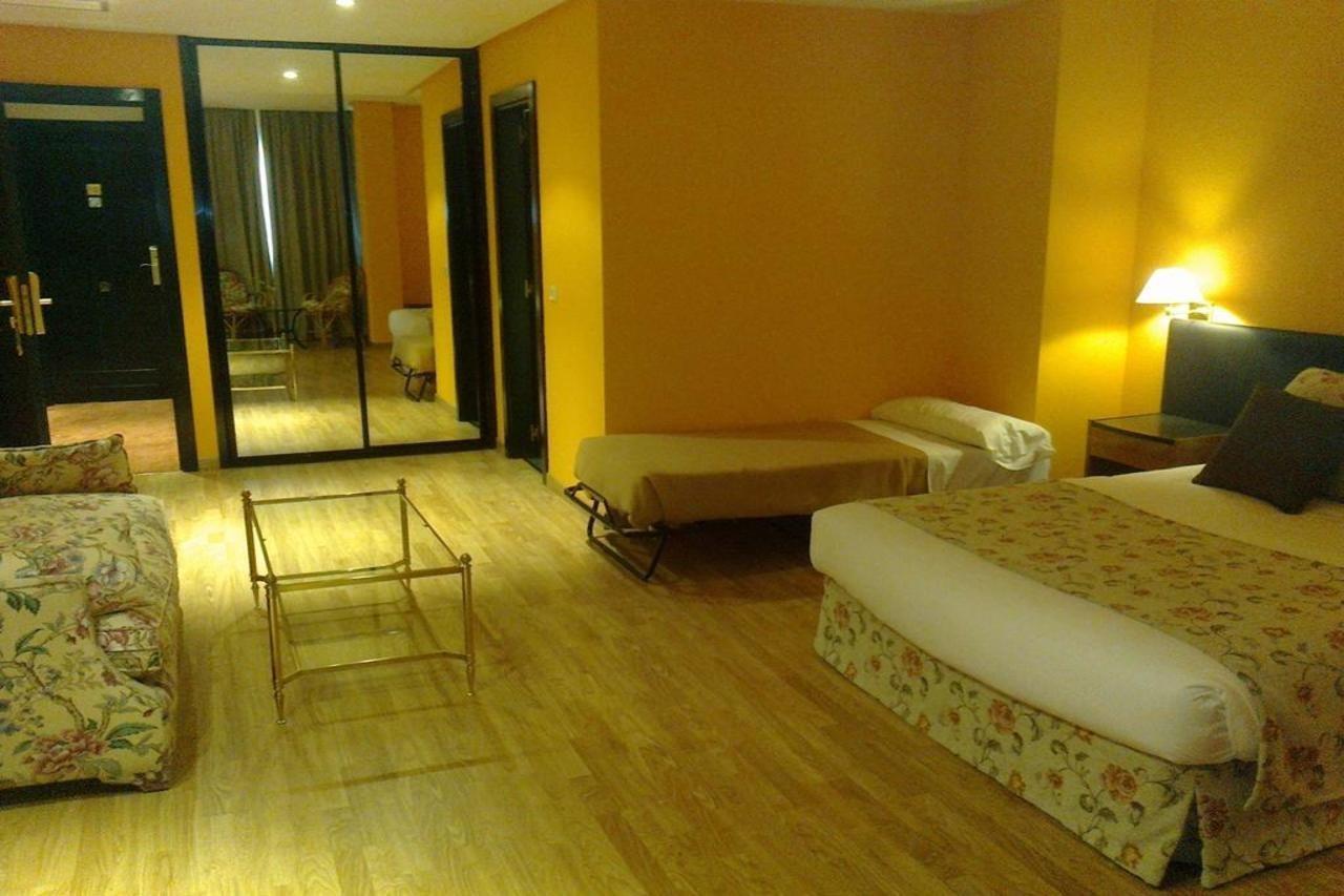 Готель Aeropuerto Madrid Torre Hogar Premium Торрехон-де-Ардос Екстер'єр фото