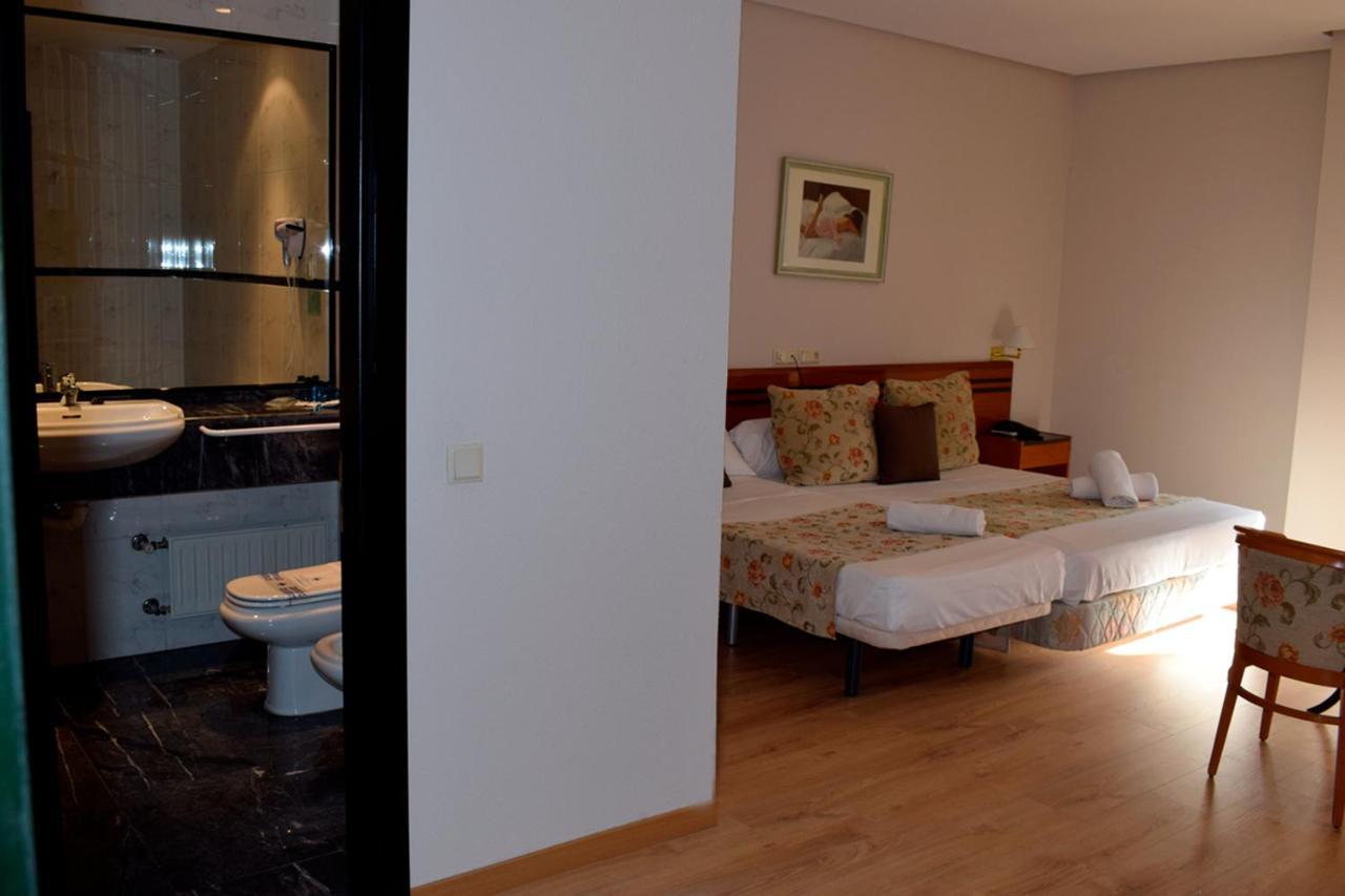 Готель Aeropuerto Madrid Torre Hogar Premium Торрехон-де-Ардос Екстер'єр фото